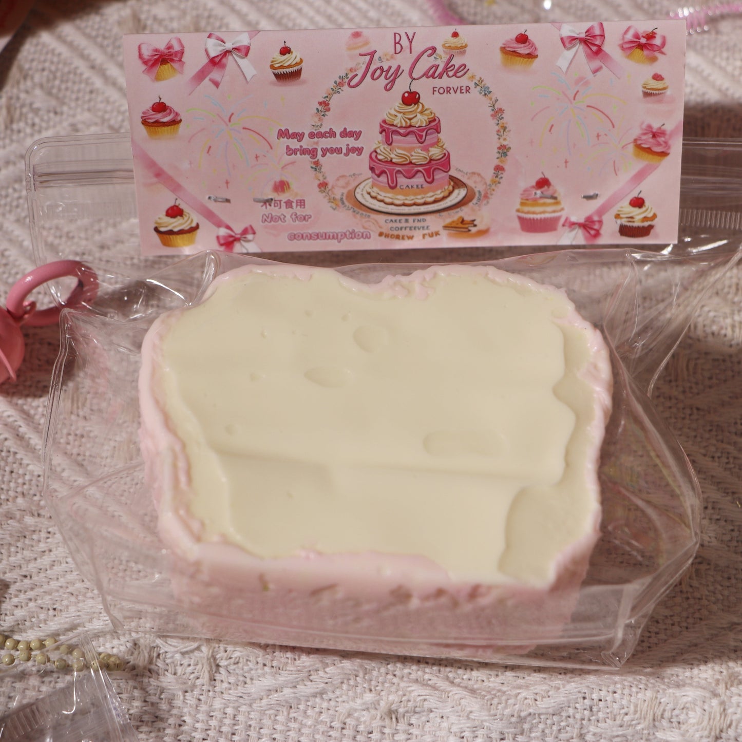 #F0011strawberry butt-shaped toast