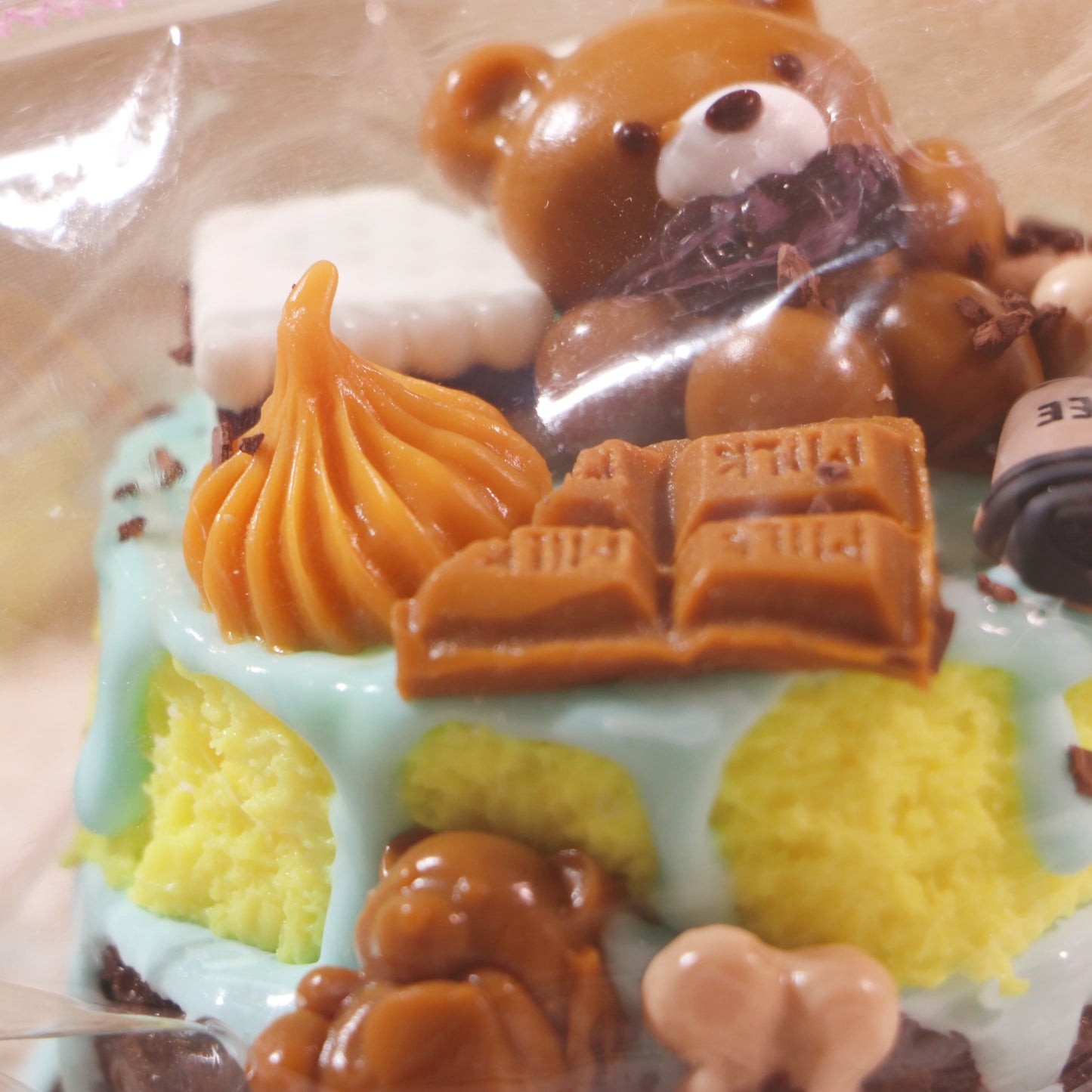 AXS2025C0047Blue chocolate cake