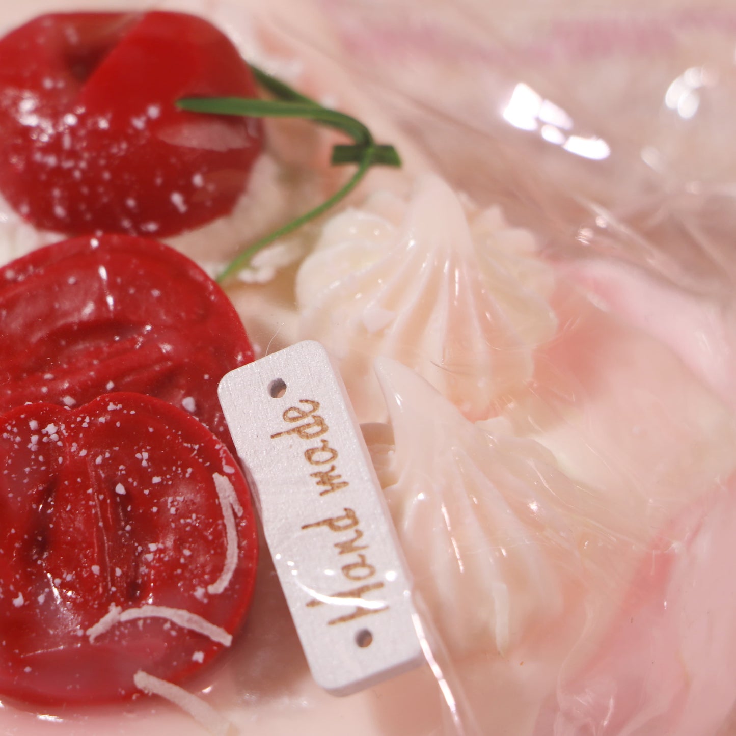 AXS2025F0059Double-layered cherry toast