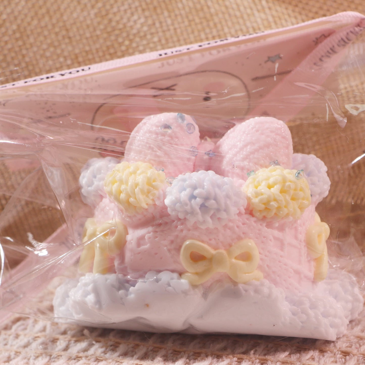 AXS2025C0050Knitted bow cake