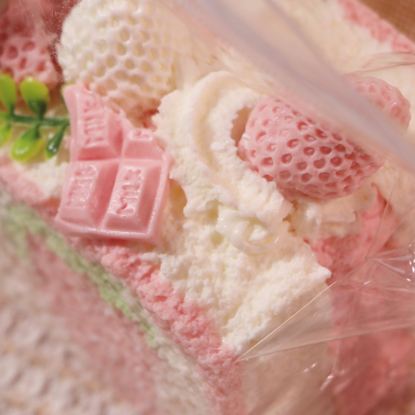 AXS2025F0060Spring Strawberry Toast