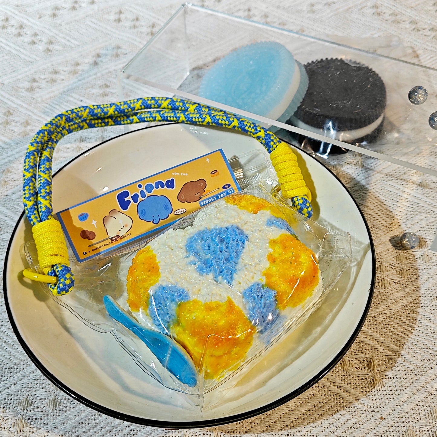 #F0010   yellow-and-blue butt-shaped toast