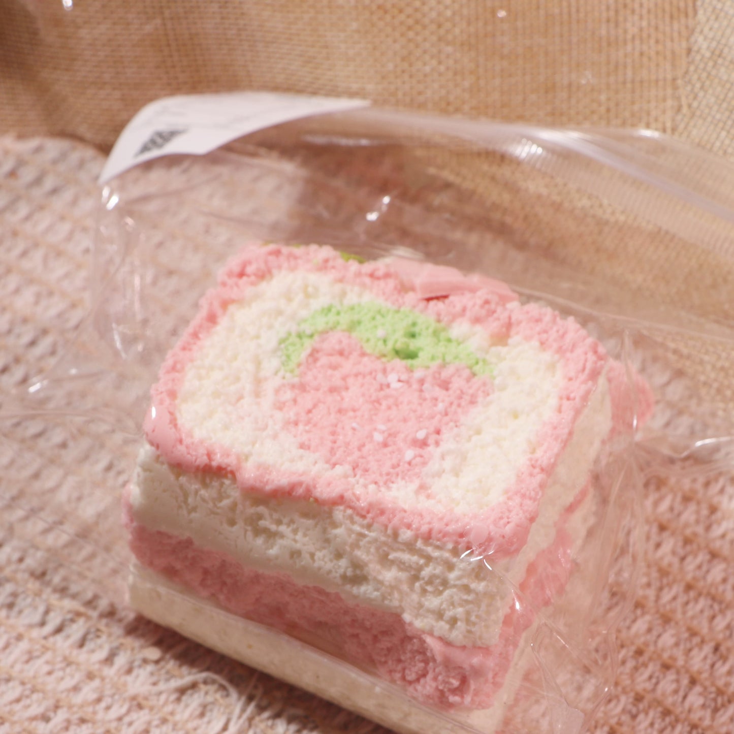 AXS2025F0060Spring Strawberry Toast