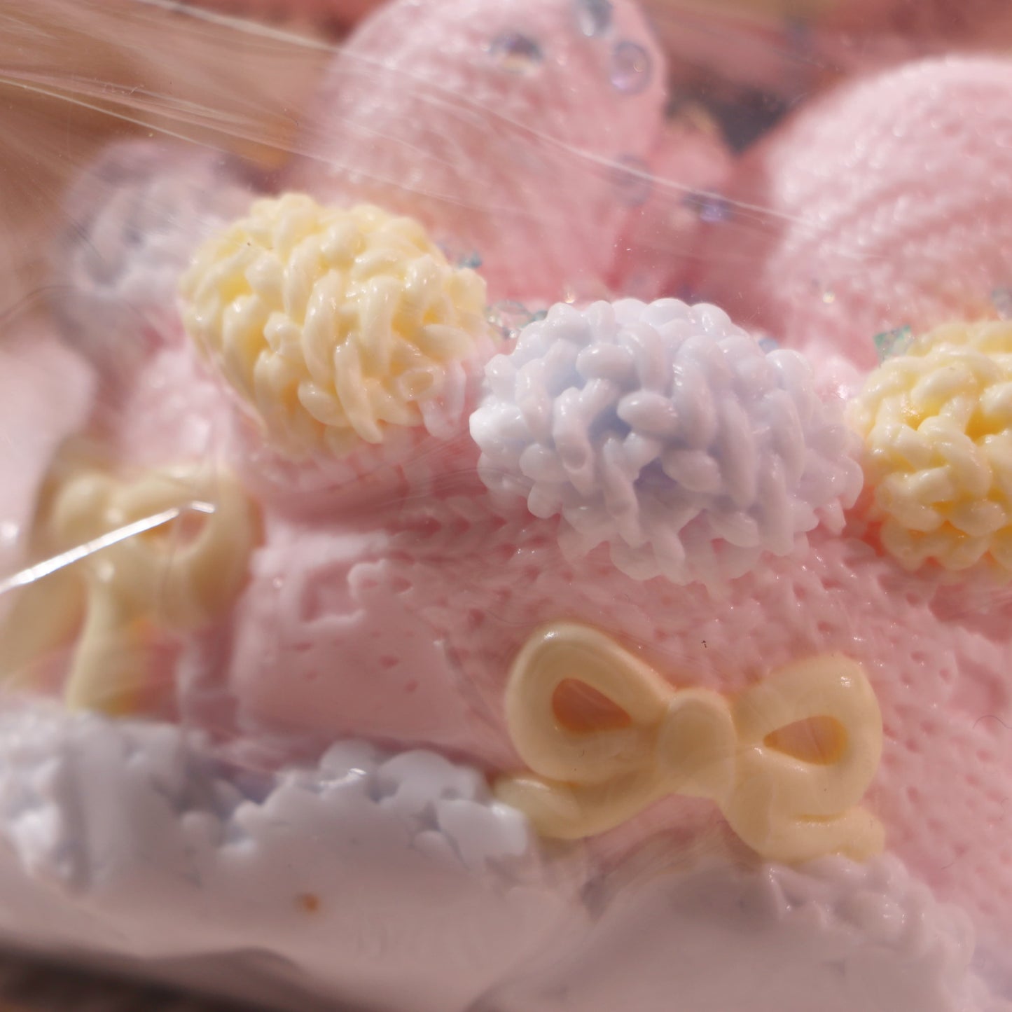 AXS2025C0050Knitted bow cake